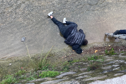 Bursa'da dereye düşen adam kalp masajıyla hayata döndürüldü