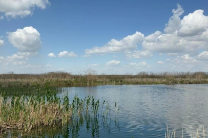 Sultan Dağları'ndaki kar Eber Gölü ve kiraza umut oldu