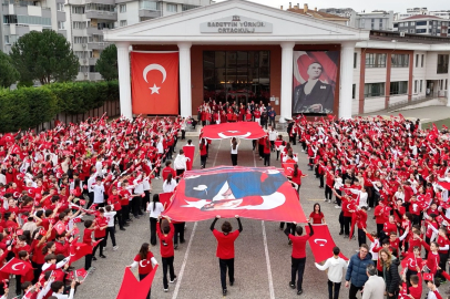 Yer gök kırmızı beyaz