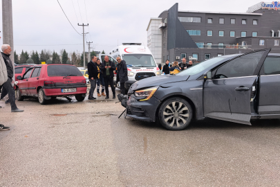 Bursa'da otomobiller çarpıştı: 1 yaralı