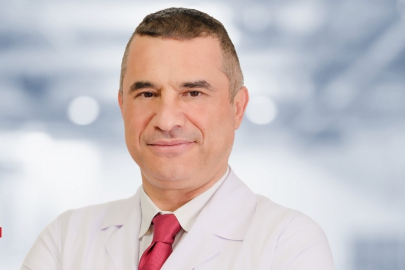 Dr. Sayar, "Karanlıkta kullanılan telefon ışığı göz sağlığını olumsuz etkiler"