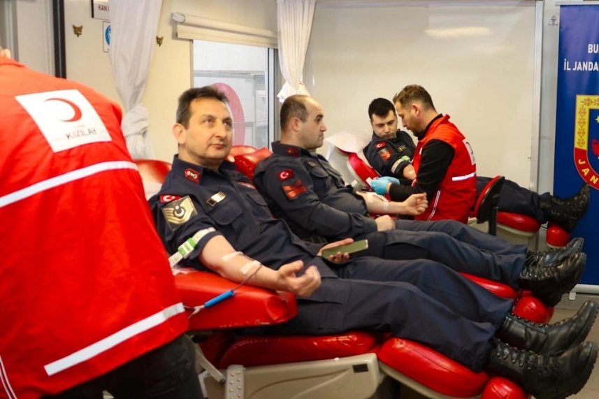 Bursa Jandarması'ndan Kızılay'a anlamlı katkı