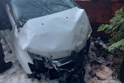 Kar Küreme Aracı İle Otomobil Kafa Kafaya!