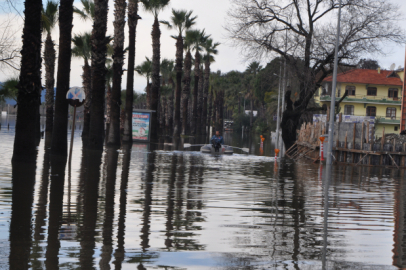 Göl taştı yürüyüş yolu ve Kaplıcalar sular altında