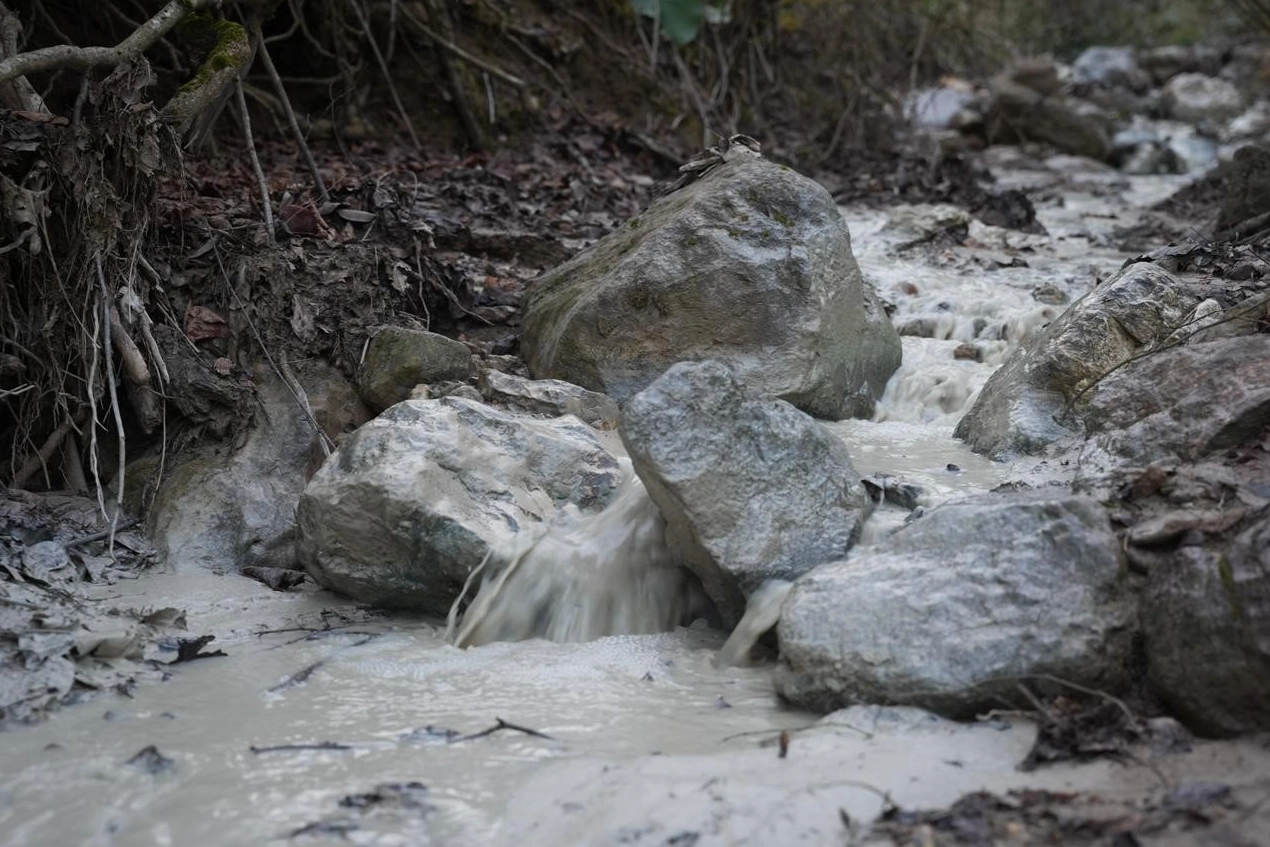 Kirazlıyayla'da binlerce ton kimyasal atık doğaya karıştı