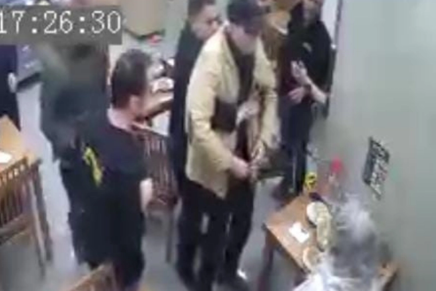 Komiserden hayat kurtaran müdahale