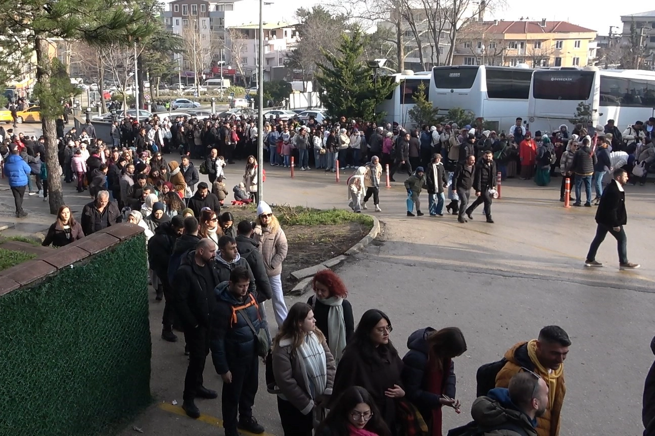 O istasyonda yine aynı manzara