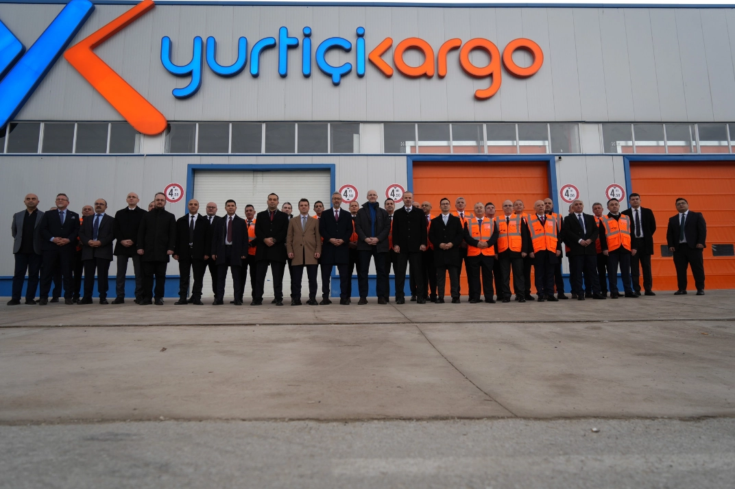 Saatte 25 bin kargo, insan eli değmeden bir araçtan diğerine yükleniyor