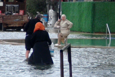 Sağanak Yağış Hayatı Durma Noktasına Getirdi!