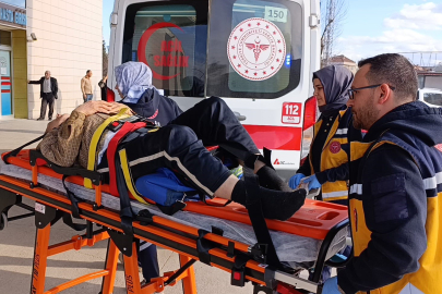 Tamir ettiği traktörün altında kaldı