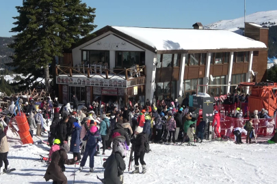 Uludağ'da güneşli hafta sonu: Zirve tatilcilerle doldu