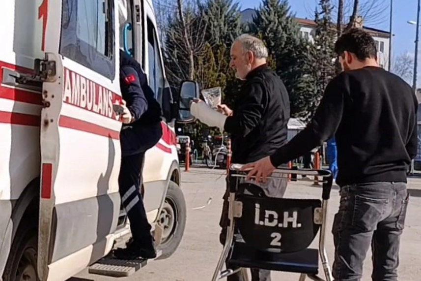 Ağaç budarken bileğini kesti