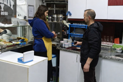 Bu kahvehaneye kadın eli değdi, müşteriler memnun