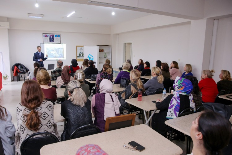 Ortaya çıkan birbirinden güzel ürünler LÖSEV yetkililerine teslim edildi