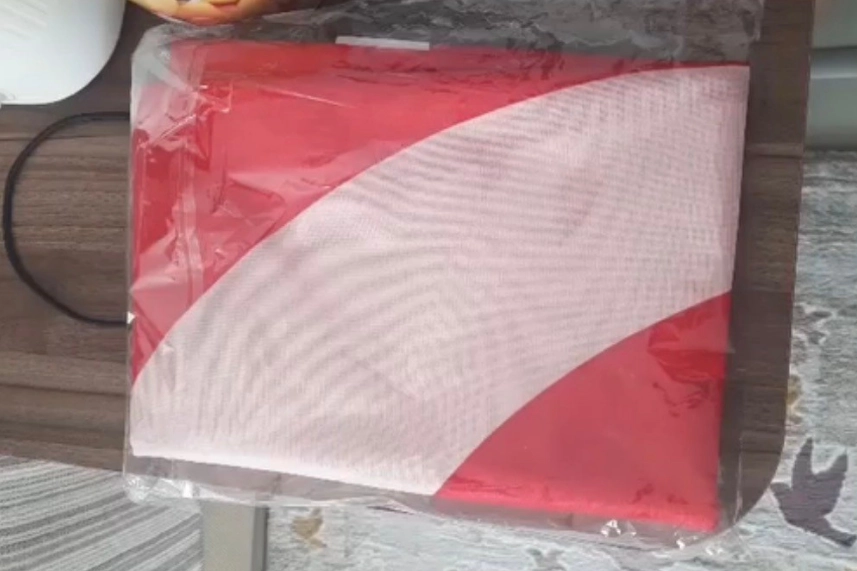 Bursa'da kuryeden bayrak hassasiyeti