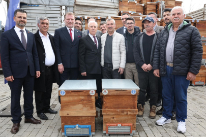 Büyükşehir'den arıcılara kovan desteği