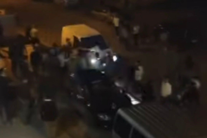 Kan donduran görüntüler: Aracıyla kavga edenleri ezdi