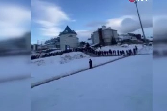 Uludağ'daki teleferik kuyruğu şaşırttı