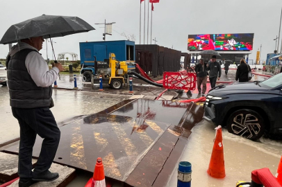 İzmir'de Yollar Venedik'e Döndü!