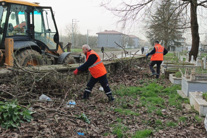Mezarlıklarda Bakım Çalışması!