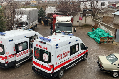 Bir aile yok oldu: Anne, baba ve 8 aylık bebek hayatını kaybetti