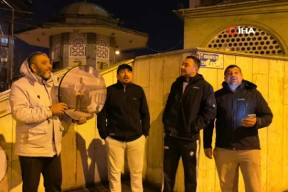 Bursa'da vatandaşlar ilahiler ve beyitlerle sahura kalktı