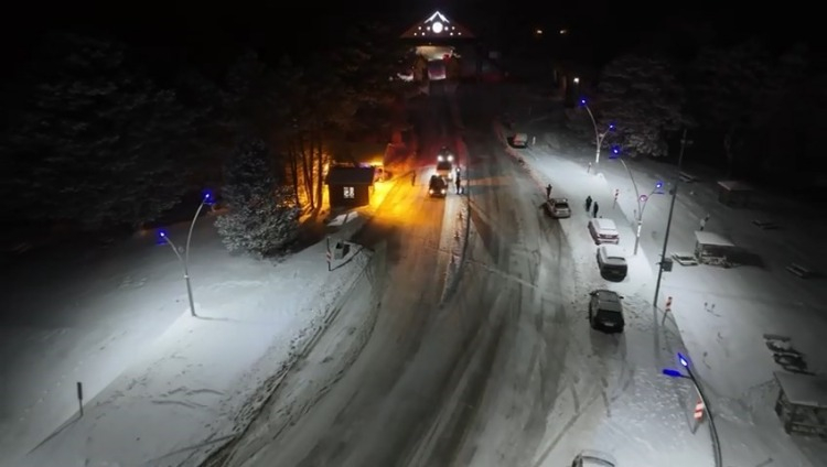 Kar küreme araçları gece boyunca aralıksız çalıştı