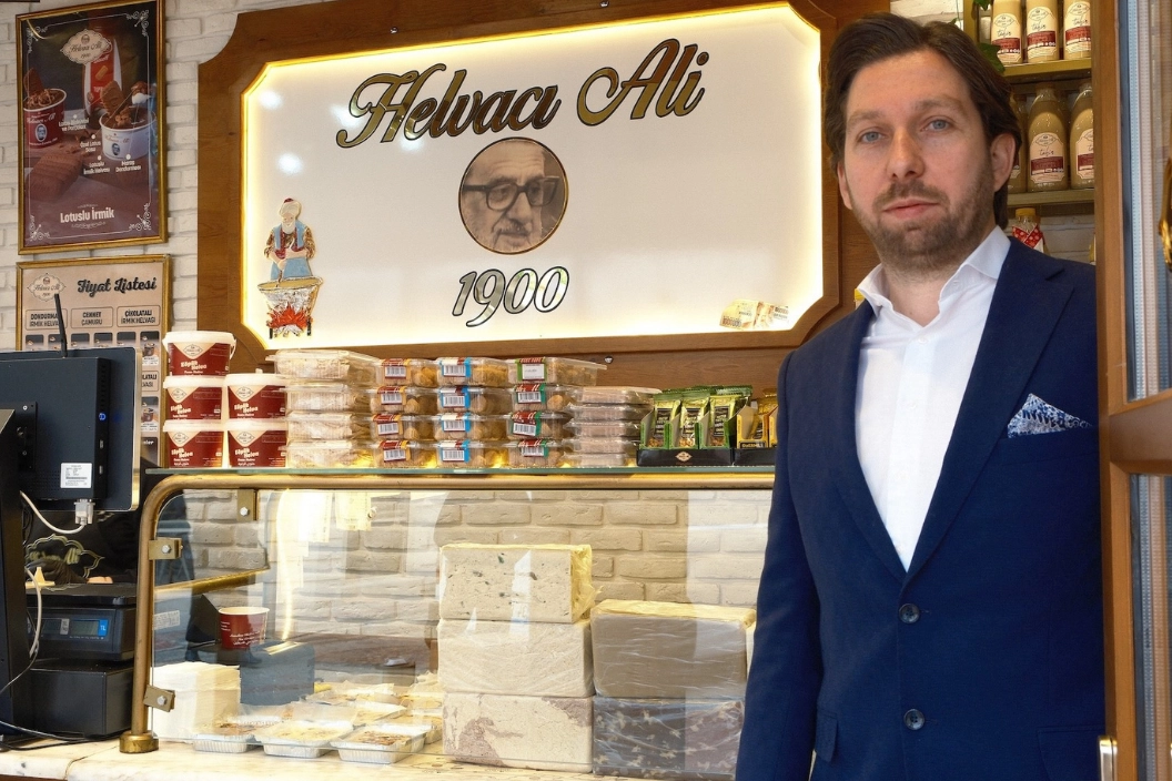 Dondurmalı irmik helvası iftarda hafif tatlı isteyenlerin tercihi olacak