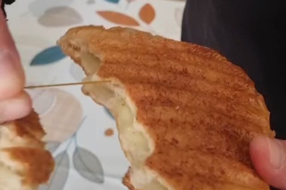 Ekmekten paket lastiği çıktı