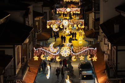 İlk oruç hediyesi olarak 50 bin çocuğa Ramazan süslemesi hediye edildi