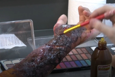 Öğrencilerden özel efekt makyajları