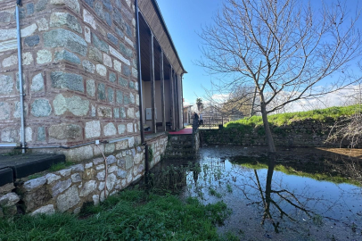 Uluabat Gölü'nün suları 625 yıllık camiyi tehdit ediyor