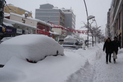 Kuvvetli Kar Yağışı Hayatı Felç Etti!