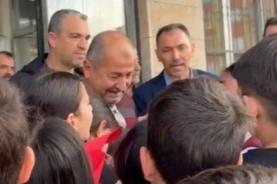 36 Yıllı Sınıf Öğretmenine Duygu Dolu Törenle Veda Ettiler!