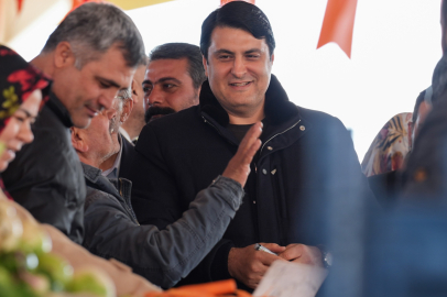 Başkan Yılmaz ile pazarcı esnafı arasında gülümseten diyalog