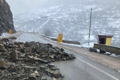 Doğal Afet Karayolunu Kapattı!