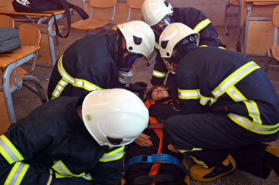 Afet gerçeği okul bahçesinde canlandırıldı