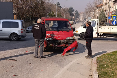 Bursa'da trafik kazası: 3 yaralı