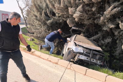 Kontrolden çıkan otomobil ağaçlık alana uçtu, 1 yaralandı