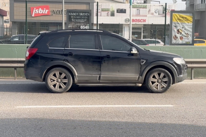 Bursa'nın Nilüfer ilçesinde yolun ortasına bırakılan cip herkesi şaşırttı