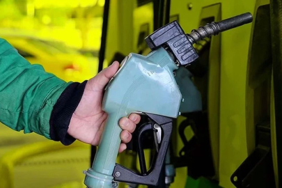 Akaryakıta bir ZAM daha: Benzin ve Motorin bu gece artıyor