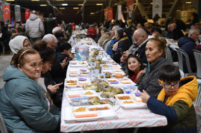 Bursa Osmangazi'de 1050 Konutlar Mahallesi'nde İftar Sofrası Kuruldu