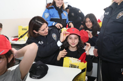 Bursa'da okullarda polislik tanıtımı ve güvenlik bilgilendirmesi