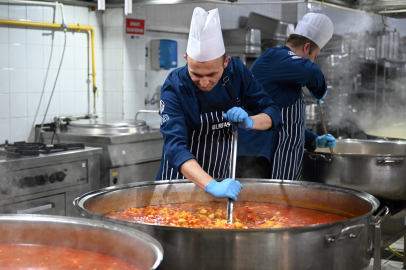 Bursa'da Ramazan Ayında Her Gün On Binlerce Kişiye Yemek İkram Ediliyor