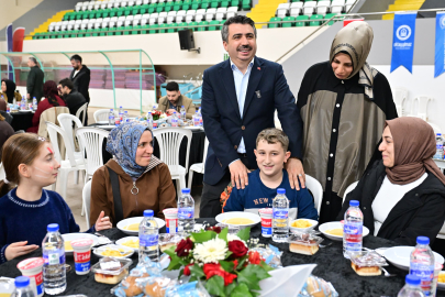 Yetimler için anlamlı iftar buluşması