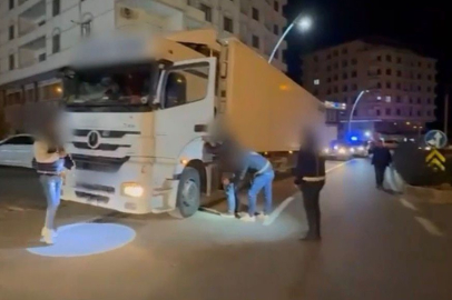 İran'dan gelen 25 göçmen tır dorsesinde yakalandı