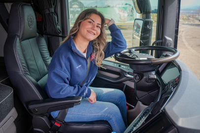 Sıradan hayatından sıkılan genç kadın uzun yol tır şoförü oldu