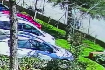 El freni çekilmeyen otomobil faciaya sebep oldu: 1 ölü, 2 ağır yaralı