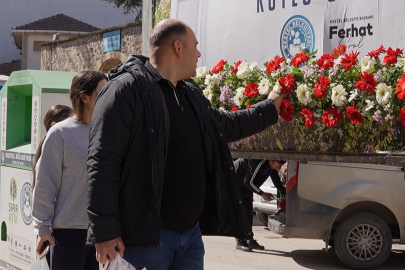 Başkan Erol kadınlar için Kestel’i çiçeklerle donattı