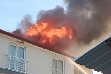 Evin Çatısı Alev Alev Yandı